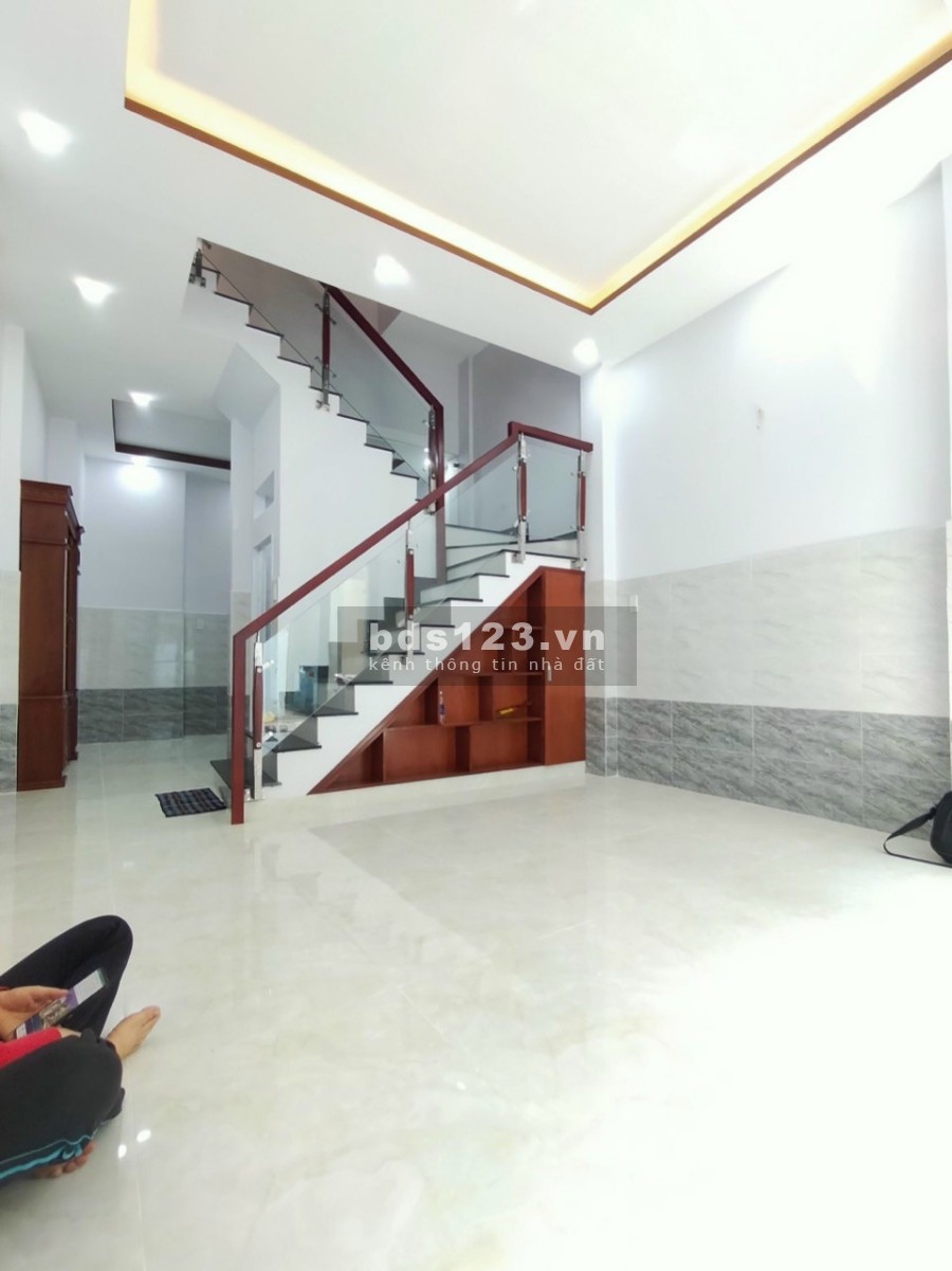 Ở Ngay hẻm ô tô siêu rẻ hẻm 3 gác khu dân cư đông đúc, sổ hồng riêng chính chủ, bàn giao ngay