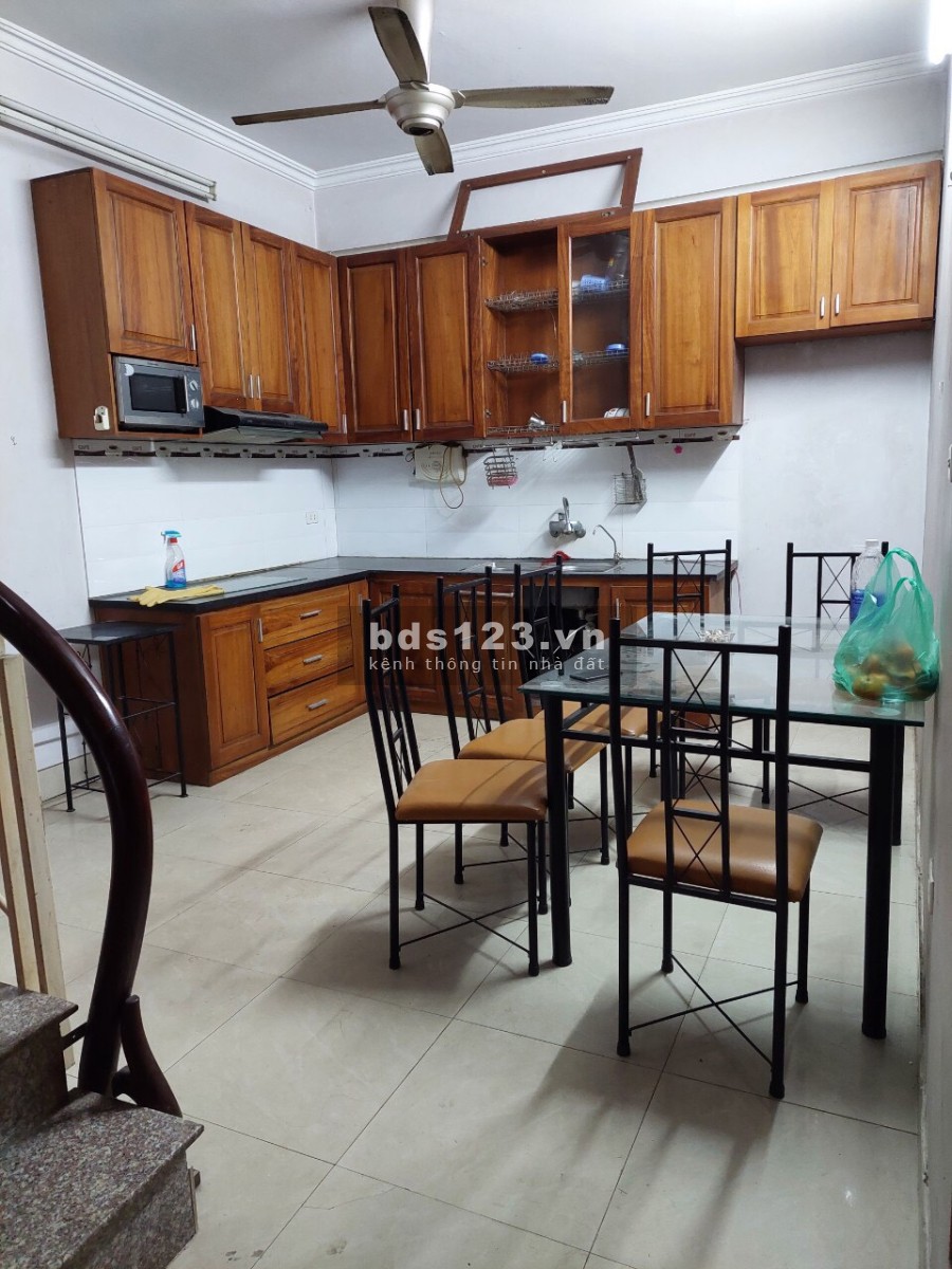 Nhà riêng ngõ 259 Trung Kính, diện tích sử dụng 45m2 đúc 3 tầng, ô tô vào nhà giá 15 triệu/tháng