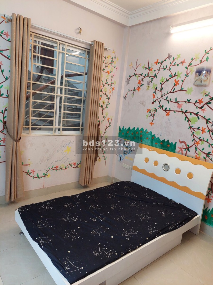 Nhà riêng ngõ 259 Trung Kính, diện tích sử dụng 45m2 đúc 3 tầng, ô tô vào nhà giá 15 triệu/tháng