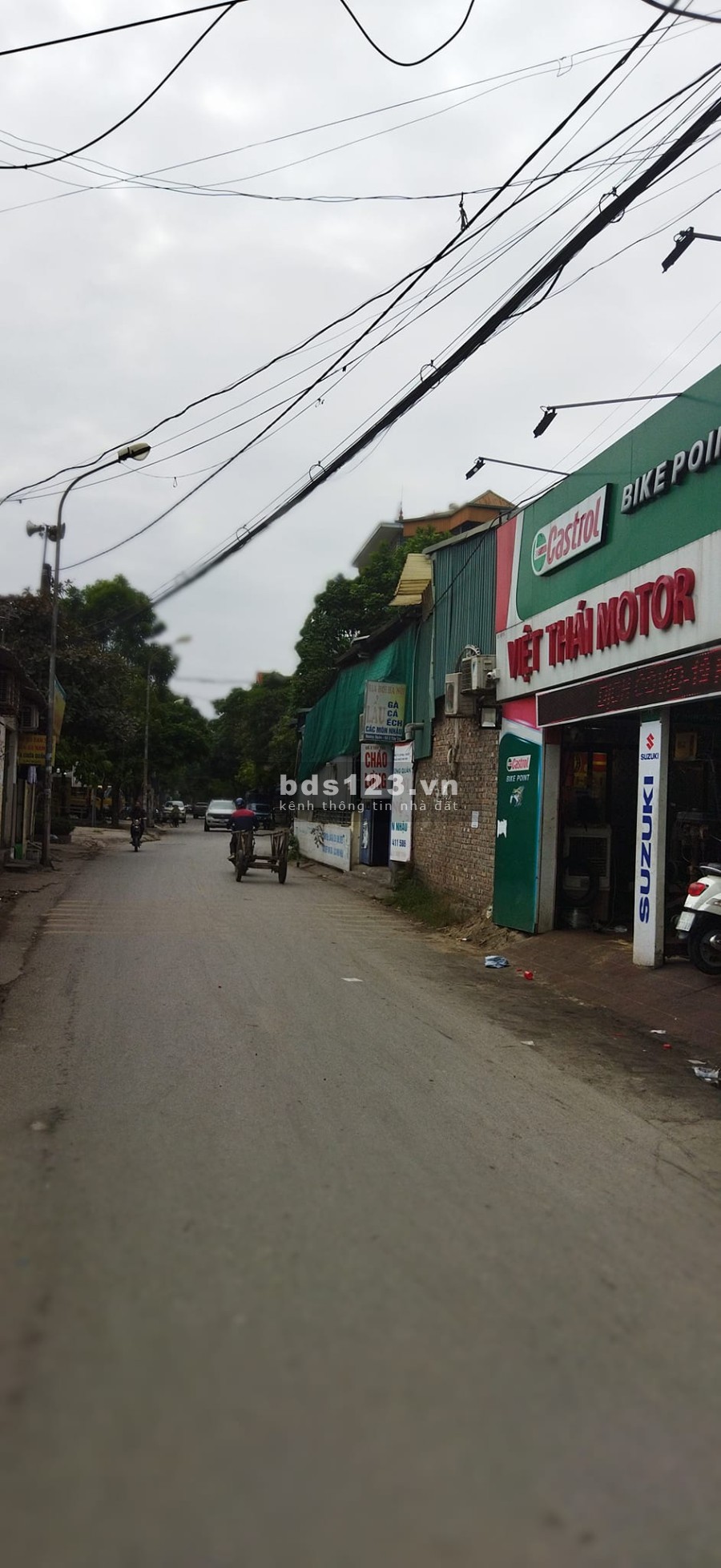 Gia đình cần bán nhà Quận Hoàng Mai mặt phố kinh doanh sầm uất mặt đường lớn, khu dân