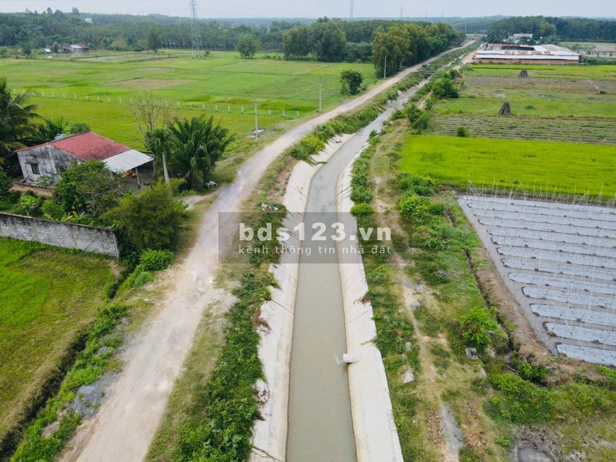 Bán đất vườn xã Nhuận Đức diện tích 500m2 giá bán 1ty4 nóng thêm từng giờ, sinh lợi từng ngày