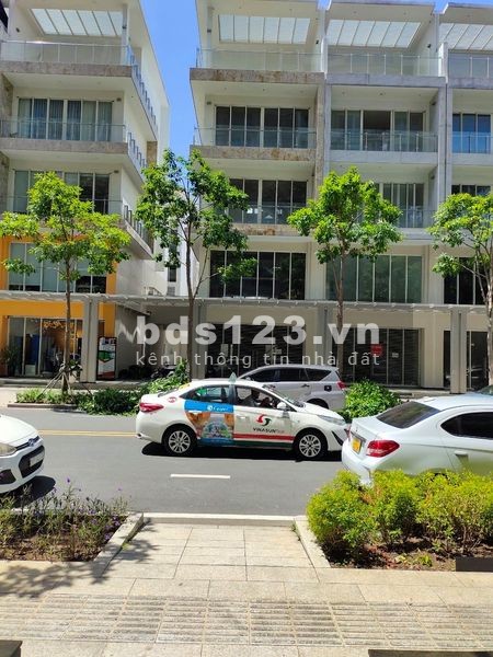 Cho thuê nhà mặt tiền, Shophouse khối đế, văn phòng, Saritown tại Khu đô Thị Sala Quận 2