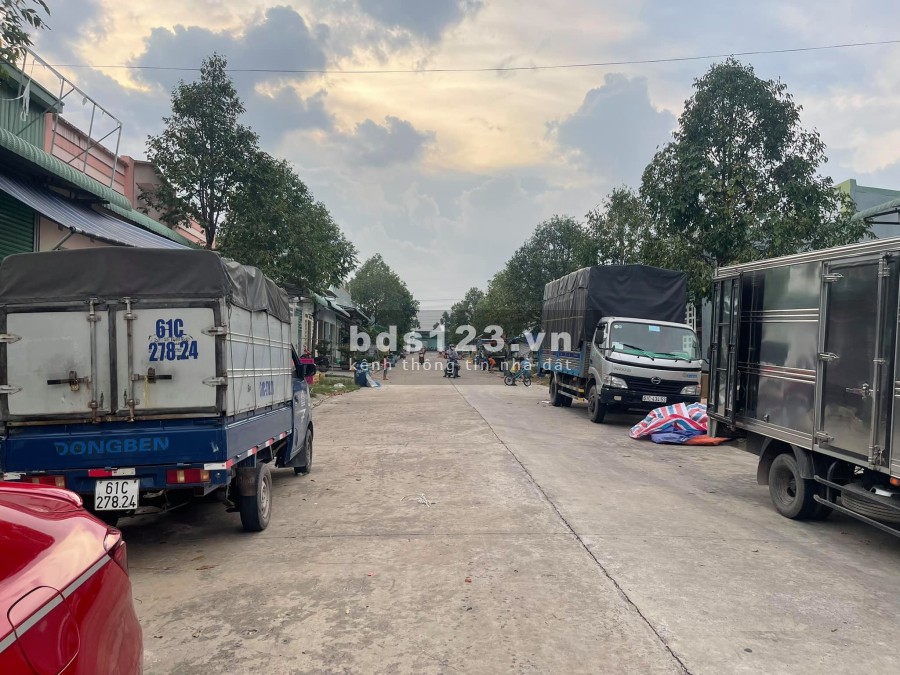 Knh doanh thua lỗ bán gấp 18 phòng trọ đối diện chợ+ 300m2 đất trong khu công nghiệp nhật-hàn