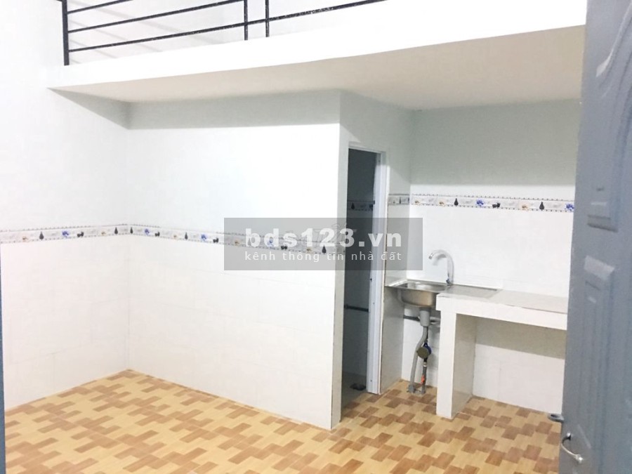 Knh doanh thua lỗ bán gấp 18 phòng trọ đối diện chợ+ 300m2 đất trong khu công nghiệp nhật-hàn