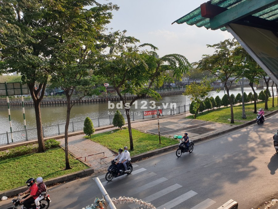 Nhà 2 mặt tiền Trường Sa và Vũ Huy Tấn cần bán đang KD có thu nhập tốt