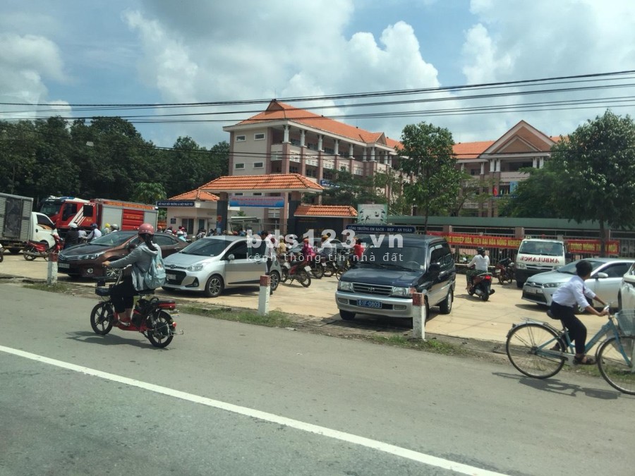 Chính chủ bán hết 9000m2 đất, sổ hồng riêng cạnh kcn Song Phương gần chợ UBND giá 510 triệu/sổ