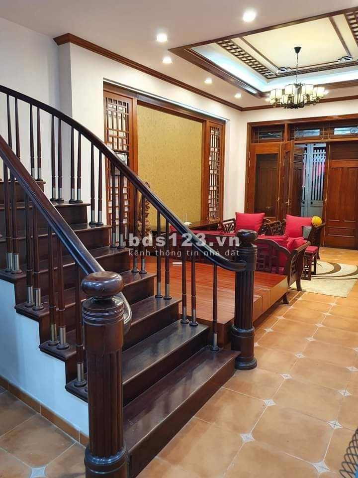 Nhà nguyên căn ngõ 175 Lạc Long Quân lô góc nhà rộng giá rẻ, giá 4.7 tỷ, thương lượng