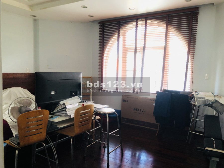 Đừng bỏ lỡ căn biệt thự đường Quốc Hương, Thảo Điền, Quận 2, dt 350m2, có hồ bơi, giá tốt