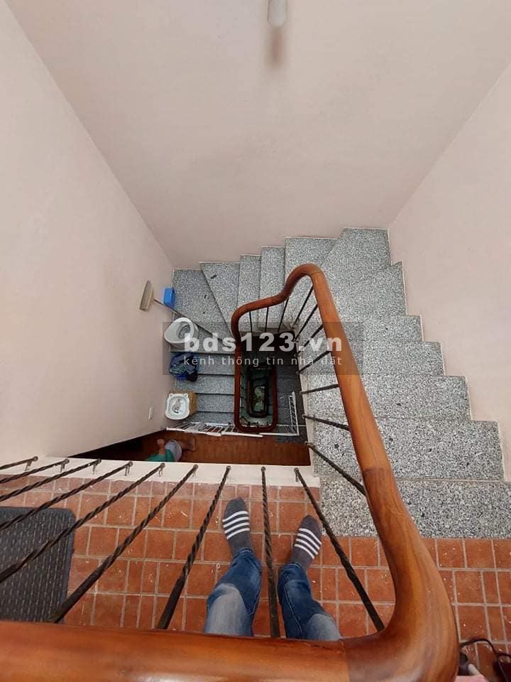 Ô tô đỗ cổng ngõ cực đẹp 5 tầng đủ công năng vài bước ra hồ hóng gió sổ đỏ chính chủ