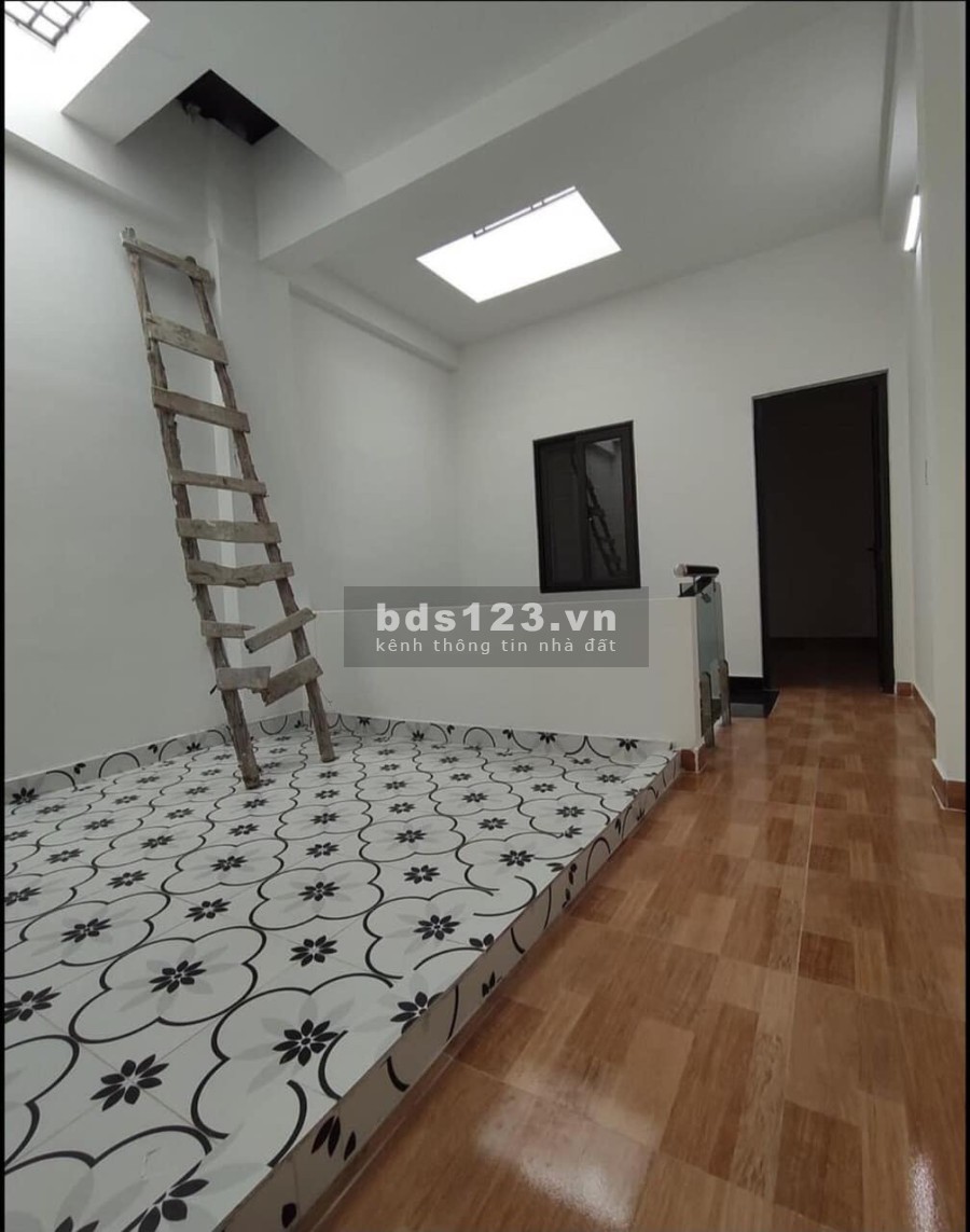 Chính chủ cần tiền bán nhà nguyên căn 3 tầng ngõ 113 Vũ Chí Thắng giá đầu tư 1.99 tỷ