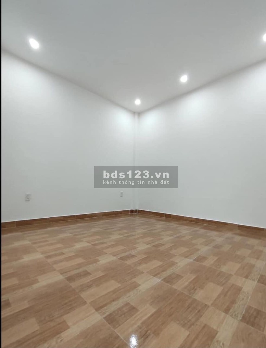 Chính chủ cần tiền bán nhà nguyên căn 3 tầng ngõ 113 Vũ Chí Thắng giá đầu tư 1.99 tỷ