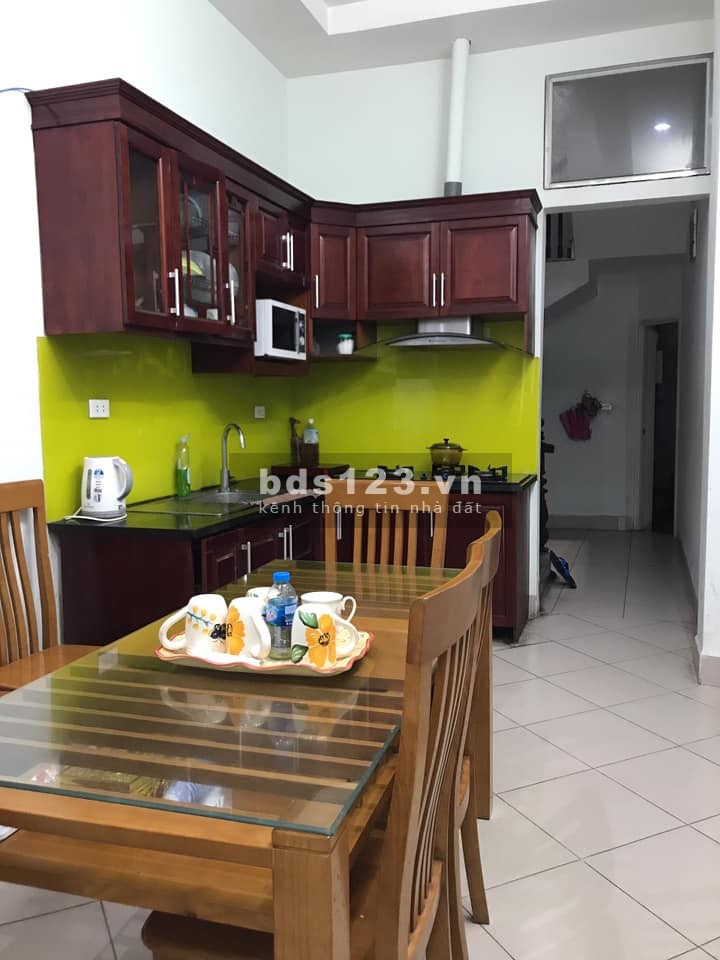 Cần bán nhà mặt phố Cát Linh diện tích sử dụng 40m2 đúc kiên cố 4 tầng, giá bán 82 tỷ