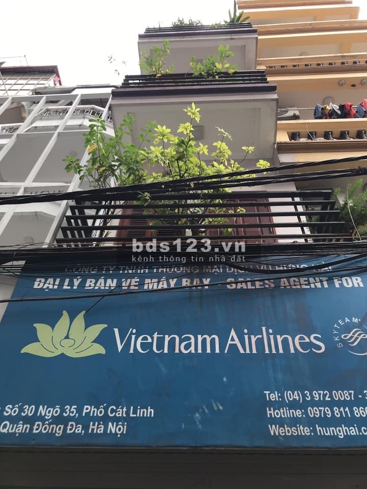 Cần bán nhà mặt phố Cát Linh diện tích sử dụng 40m2 đúc kiên cố 4 tầng, giá bán 82 tỷ