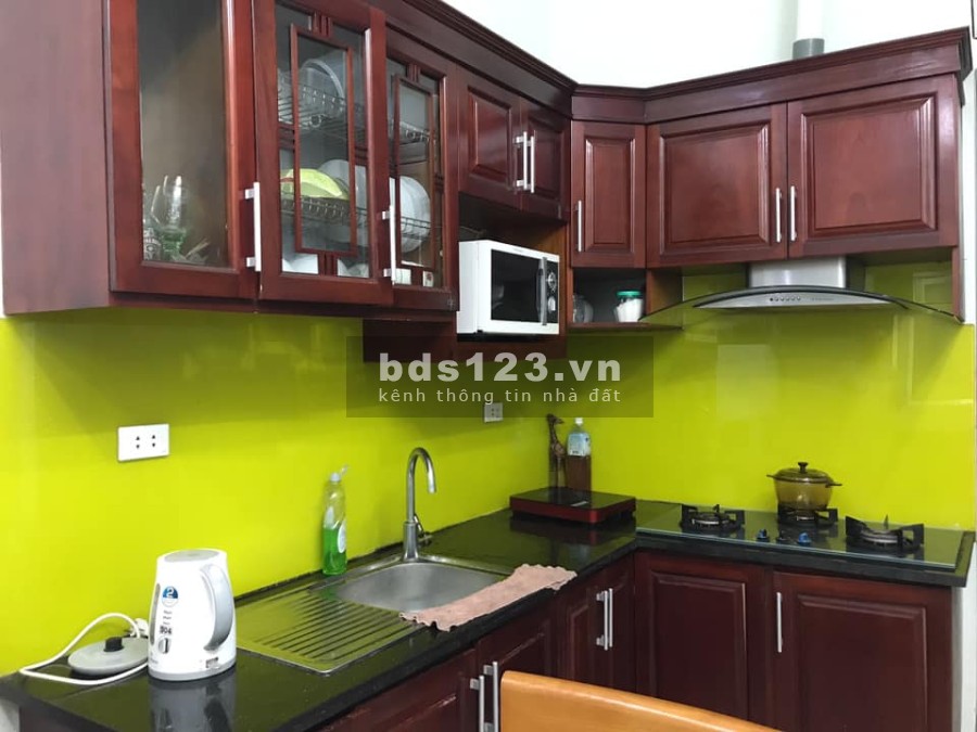 Cần bán nhà mặt phố Cát Linh diện tích sử dụng 40m2 đúc kiên cố 4 tầng, giá bán 82 tỷ