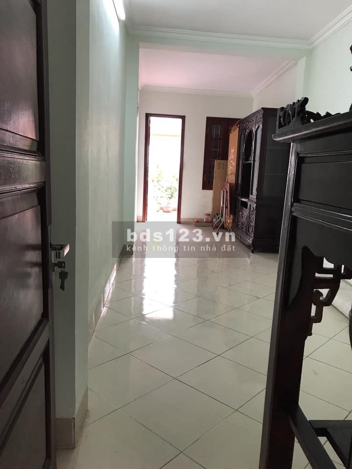 Cần bán nhà mặt phố Cát Linh diện tích sử dụng 40m2 đúc kiên cố 4 tầng, giá bán 82 tỷ