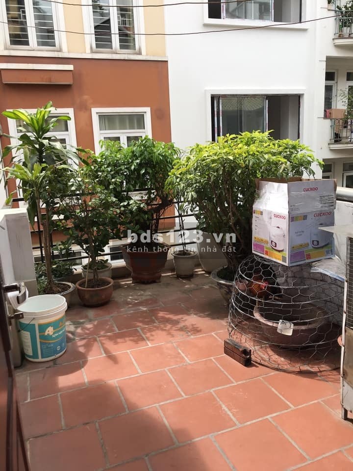 Cần bán nhà mặt phố Cát Linh diện tích sử dụng 40m2 đúc kiên cố 4 tầng, giá bán 82 tỷ