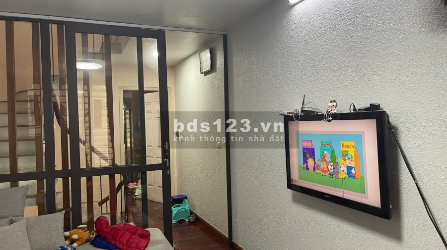 Ô tô đỗ cổng ngõ cực đẹp 5 tầng đủ công năng vài bước ra hồ hóng gió sổ đỏ chính chủ