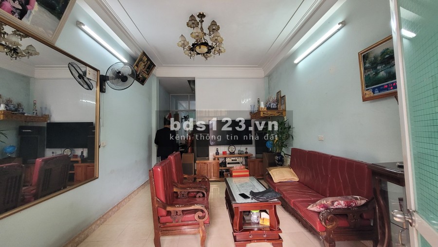 Chính chủ bán nhà 60m2*4 tầng, 3,5m mặt tiền tại Việt Hưng hàng xóm vincom. giá chỉ 3,5 tỷ