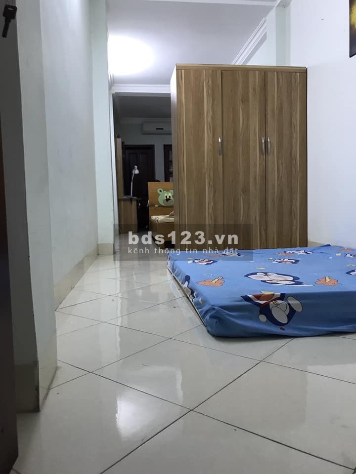 Cần bán nhà mặt phố Cát Linh diện tích sử dụng 40m2 đúc kiên cố 4 tầng, giá bán 82 tỷ