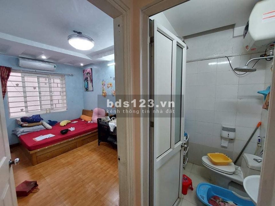 Ô tô đỗ cổng ngõ cực đẹp 5 tầng đủ công năng vài bước ra hồ hóng gió sổ đỏ chính chủ