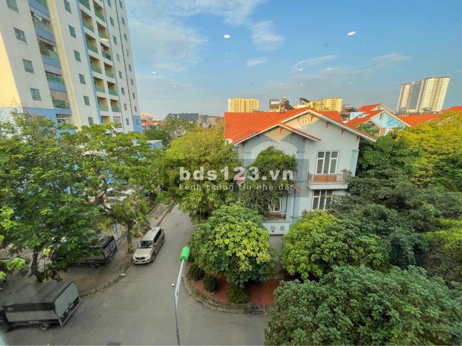 Chính chủ cần bán biệt thự nhà vườn Hoàng Mai, dtsd 136m2, 8 tầng view hồ giá bán 16 tỷ