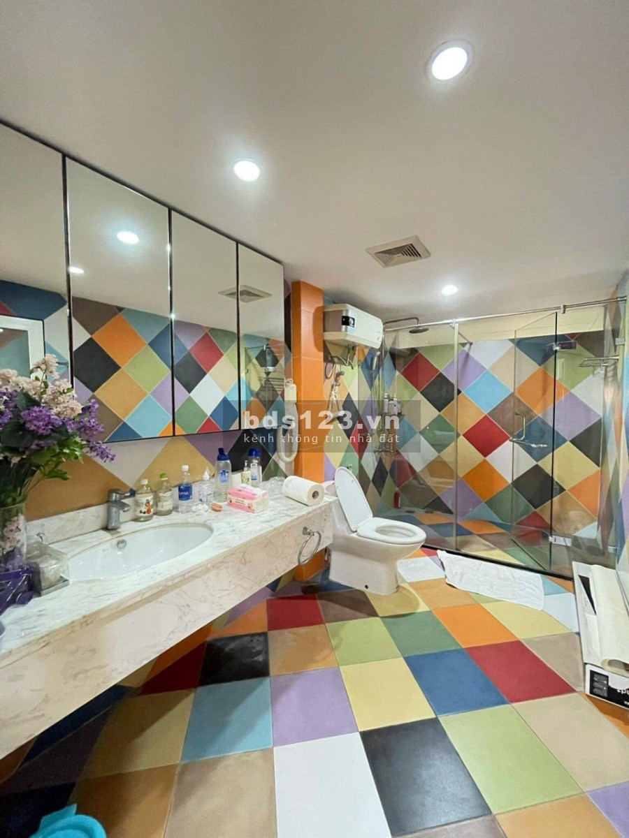 Chính chủ cần bán biệt thự nhà vườn Hoàng Mai, dtsd 136m2, 8 tầng view hồ giá bán 16 tỷ