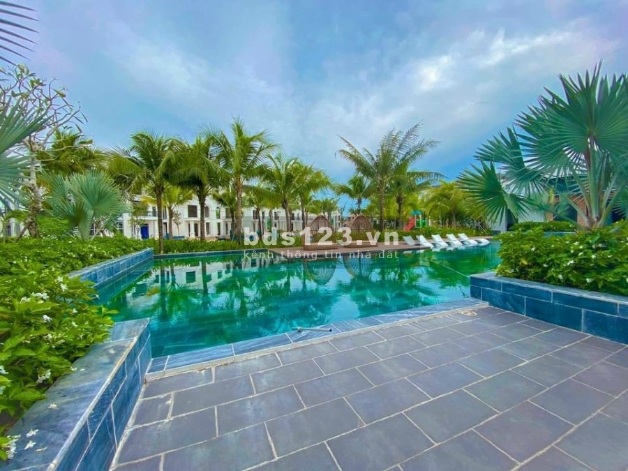 Nhà biệt thự sân golf chỉ cần trả trước 700tr . Ngân hàng cho vay 24 tháng không lãi suất.