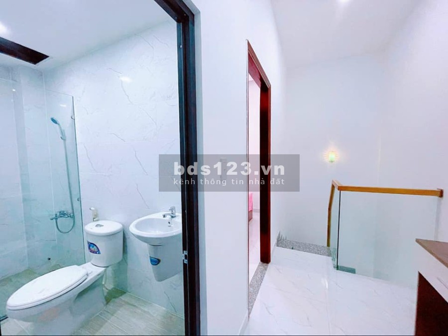 Nhà nguyên căn 1 trệt, 1 lầu diện tích 64m2 hẻm xe hơi 6m ngay Mt Cầu Lớn Hóc Môn, 795Tr