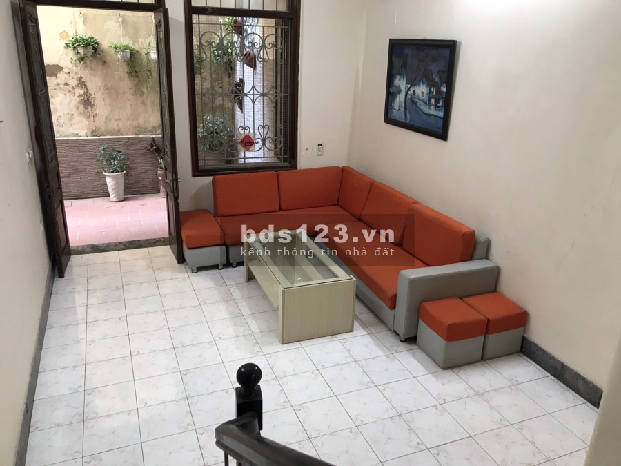 Cho Thuê Nhà Quốc Tử Giám, diện tích sử dụng 40m2 đúc kiên cố 4 tầng, đủ đồ, có sân