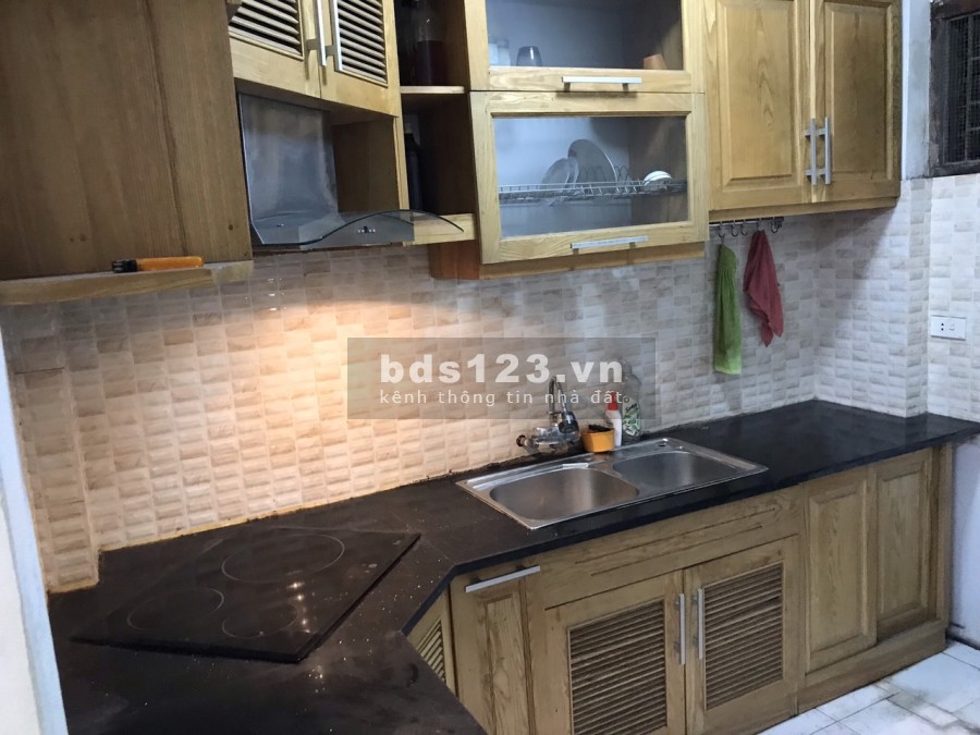 Cho Thuê Nhà Quốc Tử Giám, diện tích sử dụng 40m2 đúc kiên cố 4 tầng, đủ đồ, có sân
