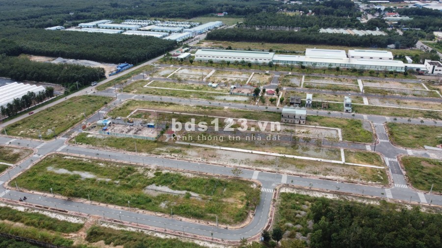 Đất ngay mặt tiền Quốc lộ 13 ngay trung tâm hành chính sầm uất pháp lí minh bạch rõ ràng
