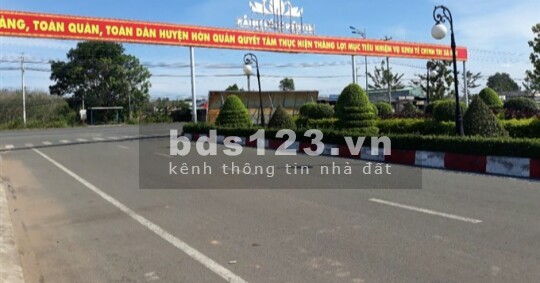 Đất ngay mặt tiền đường 18m, giá 480tr/ 250m2 ( có 100m thổ cư). SHR LH 0902657235