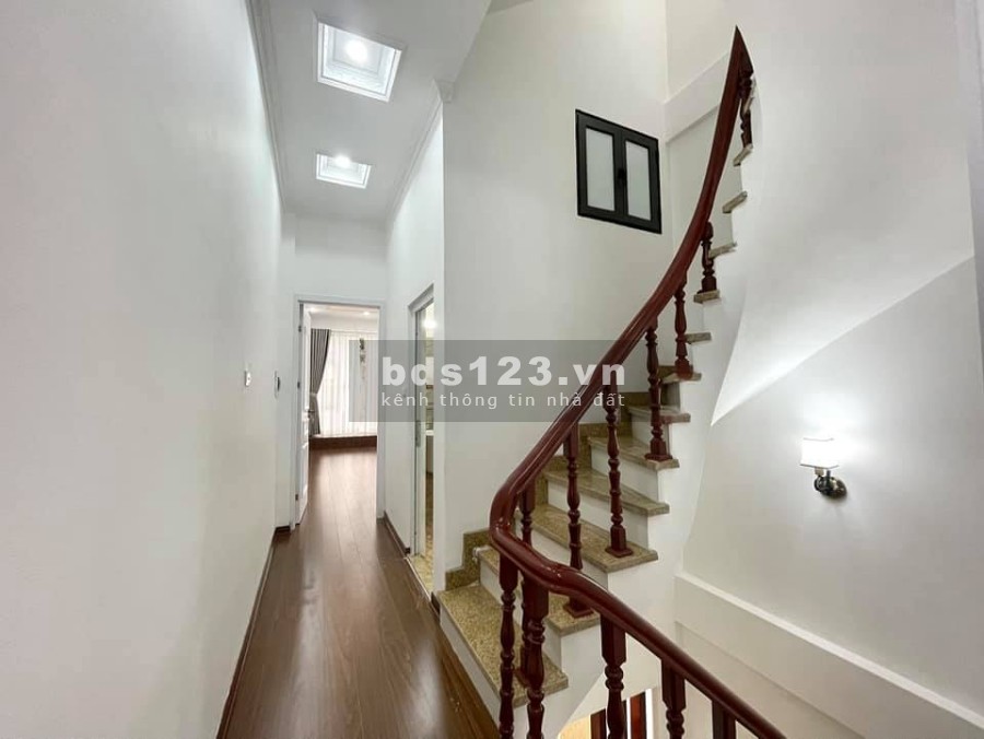 Bán nhà phố Tôn Đức Thắng, ô tô đỗ cửa, kinh doanh đỉnh, dtsd 45m2, giá bán 9 tỷ, lhcc