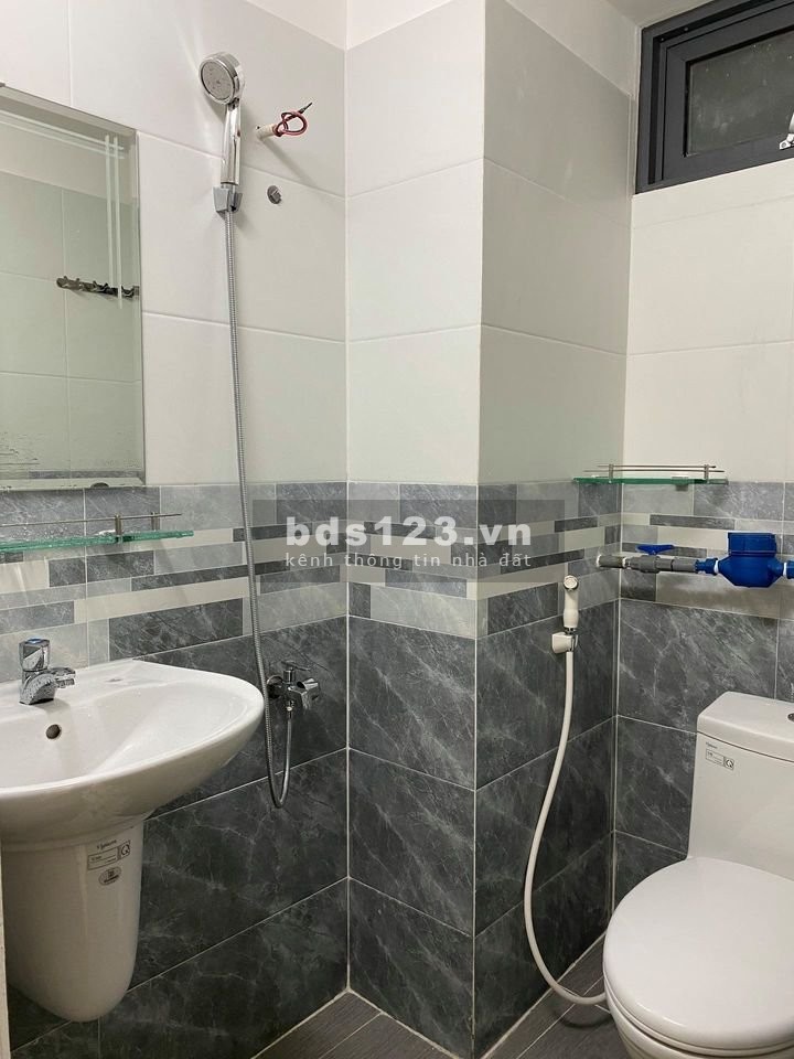 Phòng trọ có gác cao, có máy lạnh tự do nấu ăn tại Tân Bình