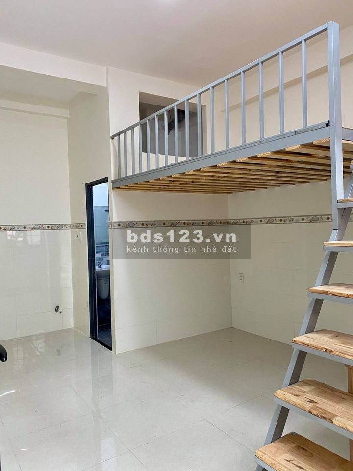 Phòng trọ có gác cao, có máy lạnh tự do nấu ăn tại Tân Bình