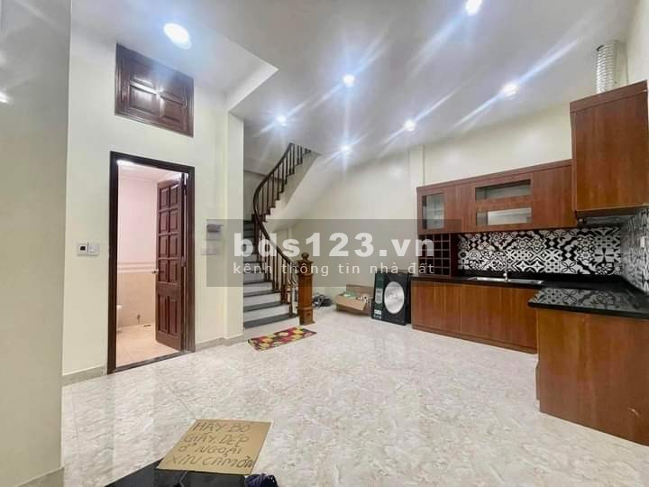 Trung tâm Quận Đống Đa, 3 bước ra mặt phố lô góc 3 mặt thoáng, giá chỉ 7.3 tỷ lh 0921324888
