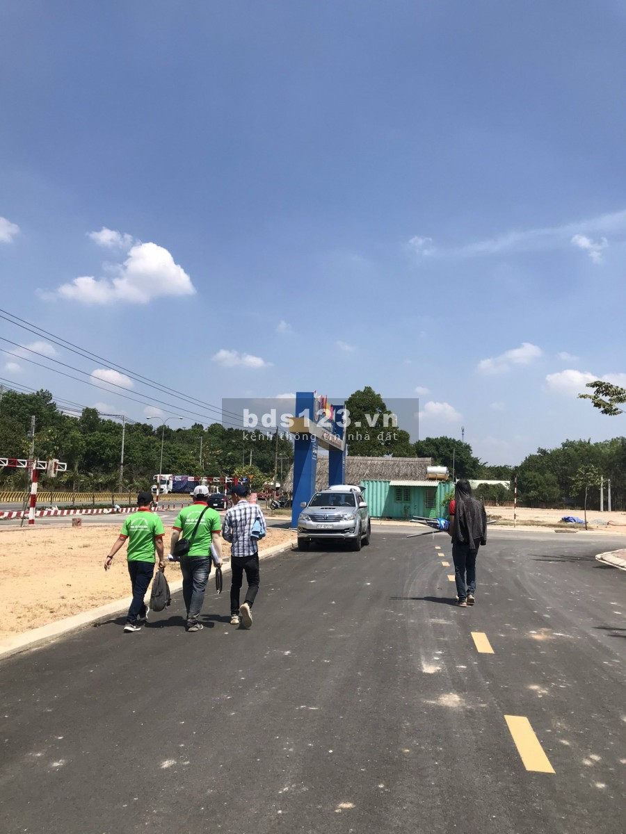 Đất nền ngay mặt tiền đường Quốc Lộ 13, hỗ trợ trả góp không lãi suất 12 tháng sổ sẵn