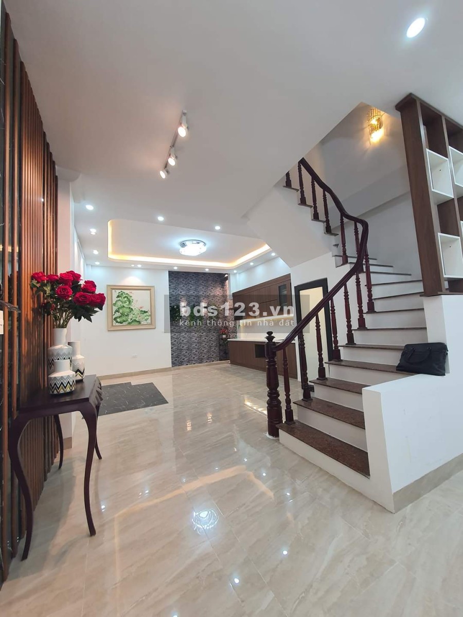 Bán nhà nguyên căn đường Tạ Quang Bửu, kinh doanh, diện tích 35m2, giá bán chỉ 4 tỷ