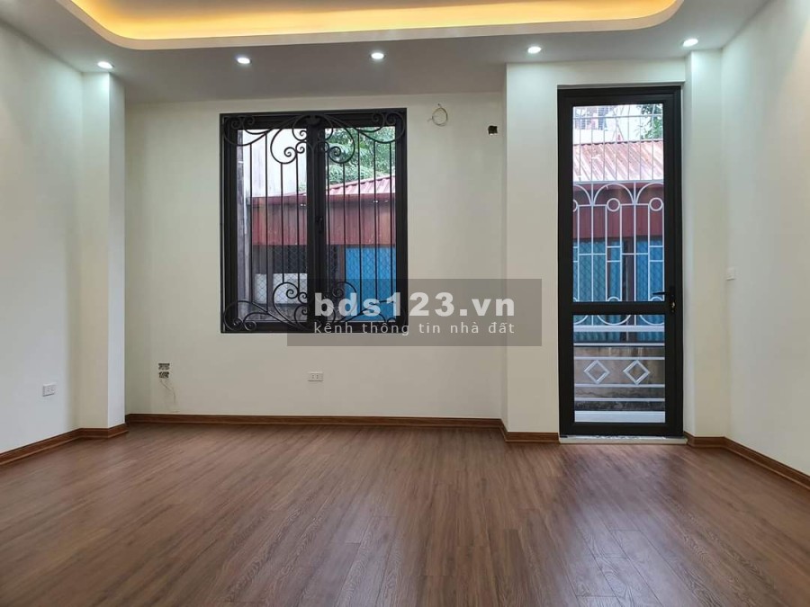 Bán nhà nguyên căn đường Tạ Quang Bửu, kinh doanh, diện tích 35m2, giá bán chỉ 4 tỷ