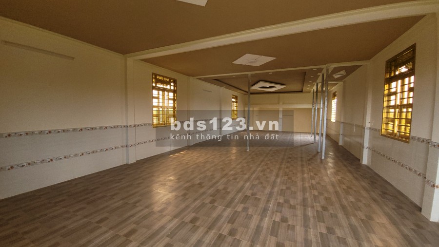 Nhà cần bán gấp, hợp Phong Thủy, view đẹp và sang trọng, giá bán 3.8 tỷ, chưa nội thất