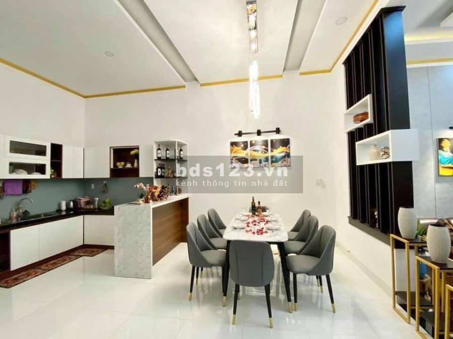 Bán nhà mặt phố kinh doanh, liên hệ 0984136598 lô góc có vỉa hè, sổ đẹp bàn giao đầy đủ giấy tờ