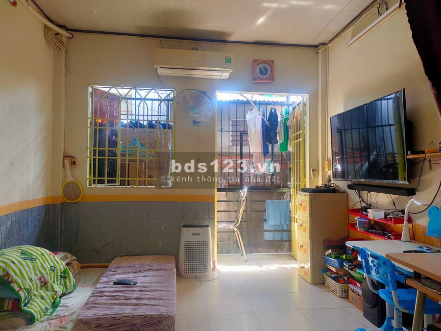 Bán nhà ngay chân cầu Nguyễn Văn Cừ, Chủ nhà giáo viên, diện tích 23m2, giá bán 1.750 tỷ