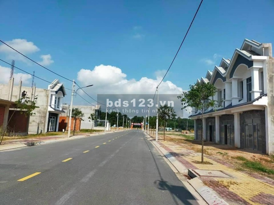 Đất trung tâm hành chính, Quốc lộ 13, dân cư kinh doanh buôn bán sầm uất, pháp lý chính chủ