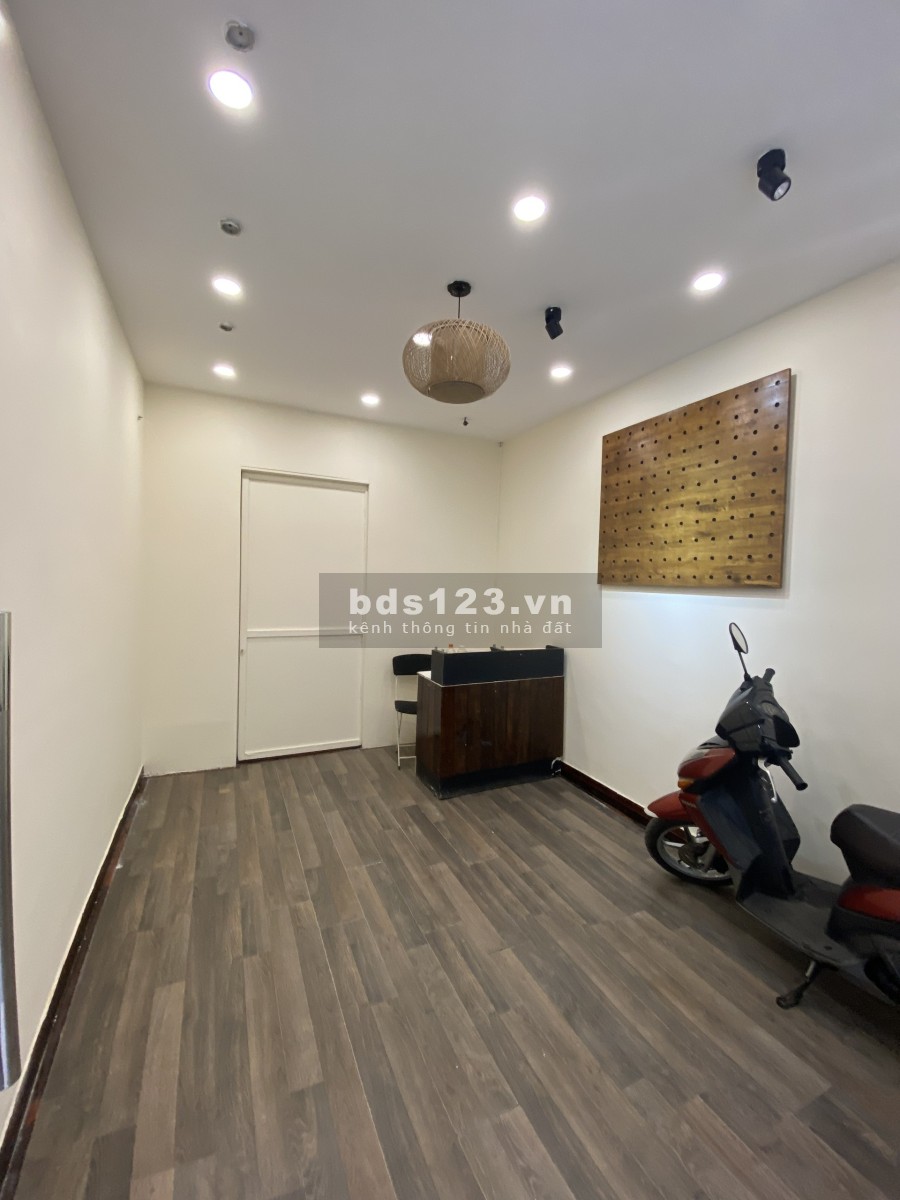 Cho thuê cửa hàng mặt tiền 3,2m, diện tích 14,5m2 phố Hàng Mành