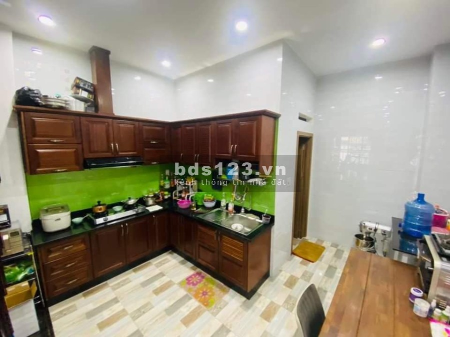 Bán nhà Sát MT đường rộng 30m ngay AEON Mall 64m2 mới đẹp chỉ 5.5 tỷ, lh 0896721788