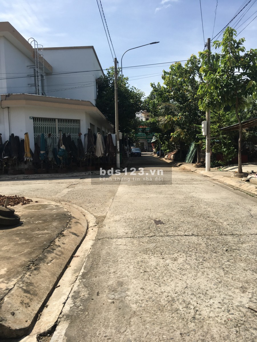 Cho thuê mặt bằng mặt tiền dt 15x15 thị trấn Vĩnh Hưng, Long An cổng 2 khu kiot Tháp Mười A