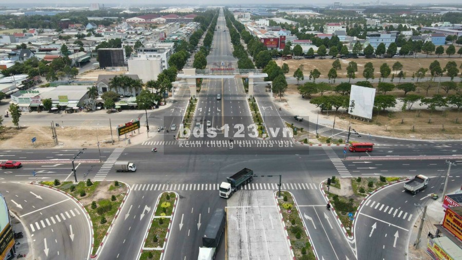 Bán đất mặt tiền QL13 ,100m2, 400 triệu, sổ riêng ngay kcn bàu bàng, Lh 0943686971