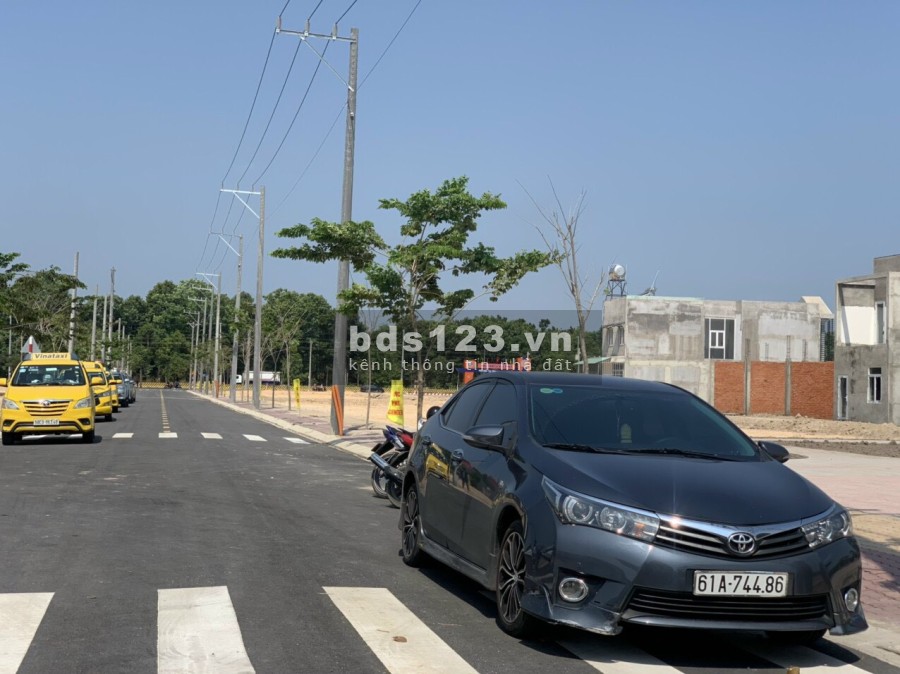 Bán đất mặt tiền QL13 ,100m2, 400 triệu, sổ riêng ngay kcn bàu bàng, Lh 0943686971