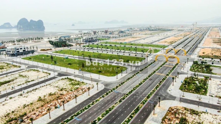 Suất ngoại giao đất biệt thự biển Phương Đông Vân Đồn lô góc 392m2, hướng Đông Nam, kênh điều hòa