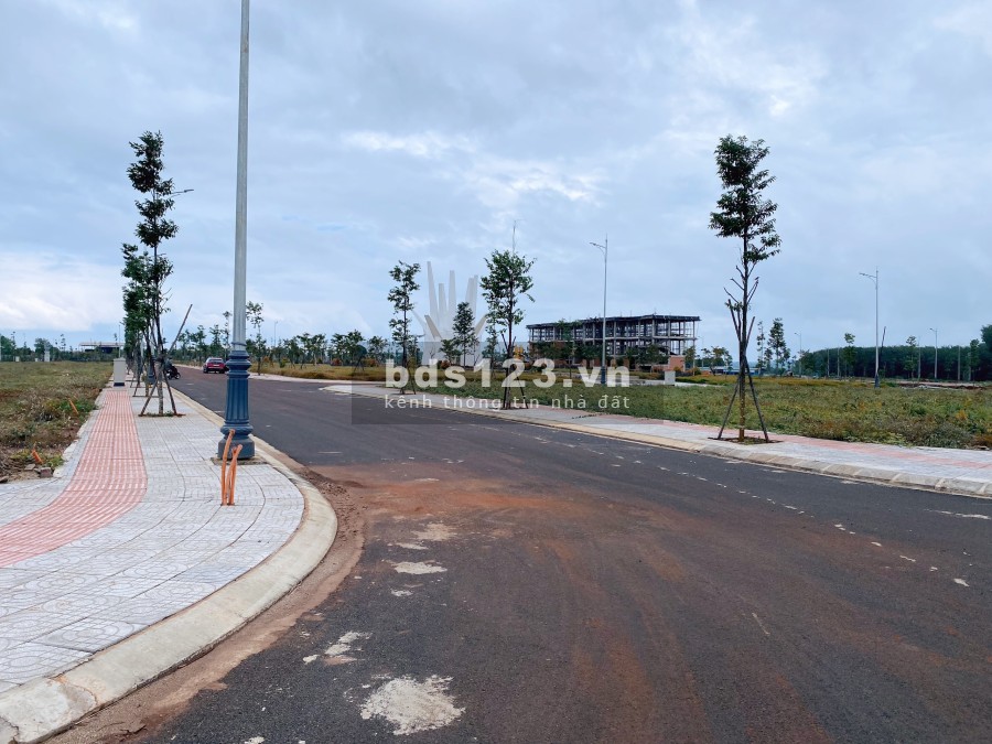 Đất ngay vị trí Mặt Tiền Hà Huy Tập, phường Tân An, giá bán 19 triệu/m2, sổ sẵn chính chủ